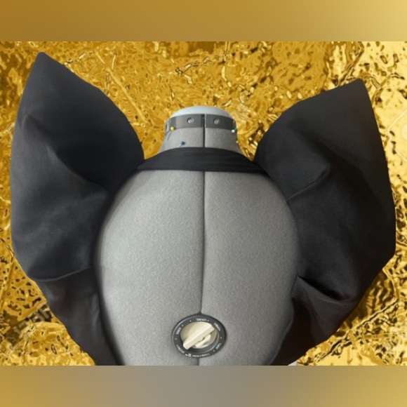 NWOT, Deep Plunge Neckline Evening Gown,Accentuated Stand-Up Sleeves, Sz sm/med - Picture 4 of 4